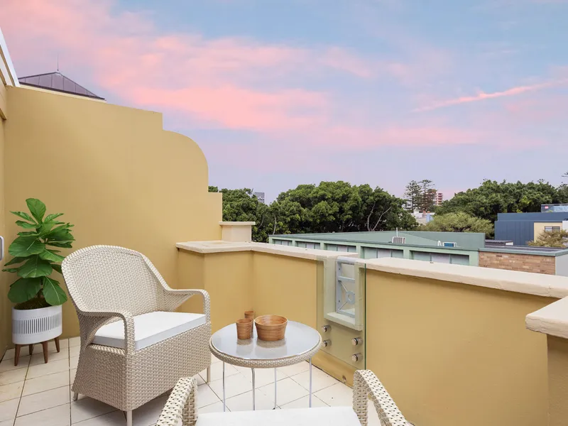 DEPOSIT TAKEN! Modern 1 Bed Apt in Popular Pacific Waves