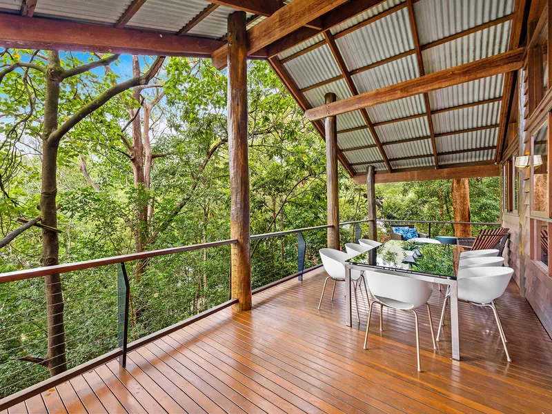 Picturesque Nature Retreat, Private Yet Conveniently Located 