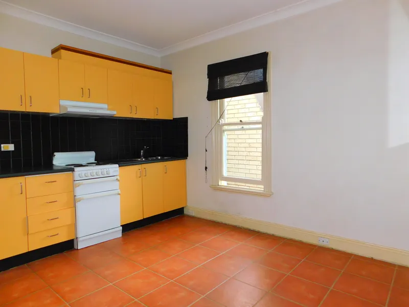 One Bedroom Apartment In Excellent Location!