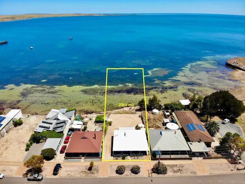 OWN A SLICE OF THE BAY! BLUE CHIP WATERFRONT PROPERTY WITH EXTREMELY RARE FREEHOLD WATER TITLE