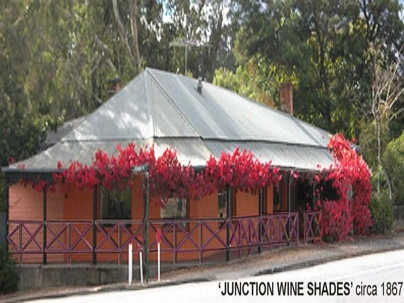 Home and cottage in the heart of the Adelaide Hills