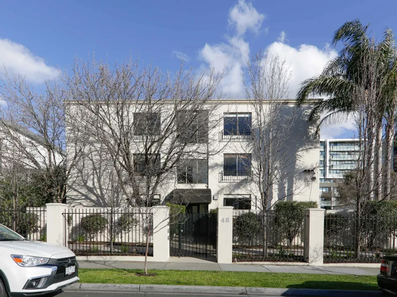 DYNAMIC LIVING IN GREAT LOCATION