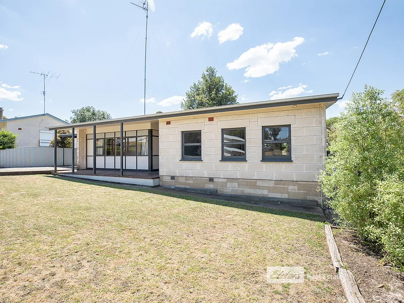 3BR Stone Home In Naracoorte's South