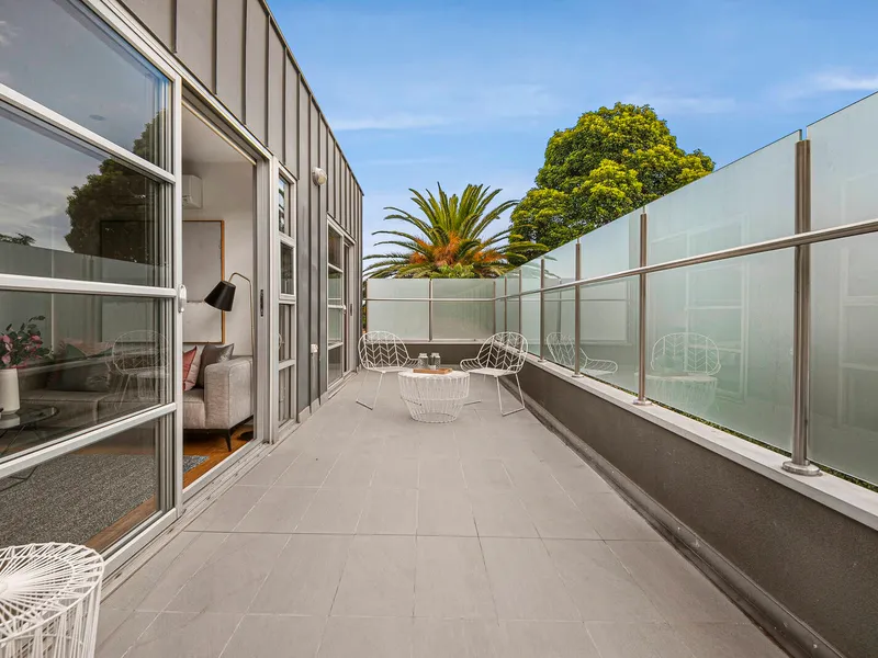 Top-Floor Light & Alfresco Appeal