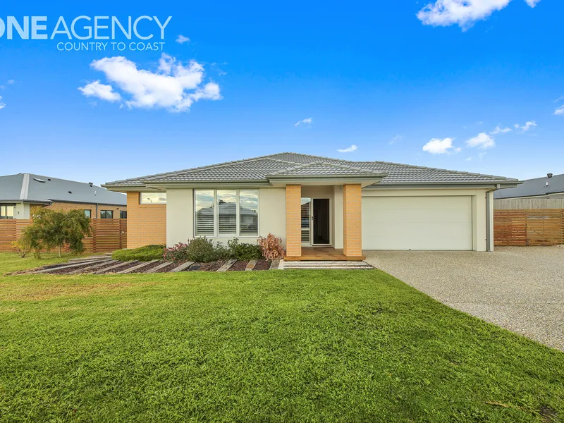 Serenity Found: Luxurious Retreat on Expansive Allotment