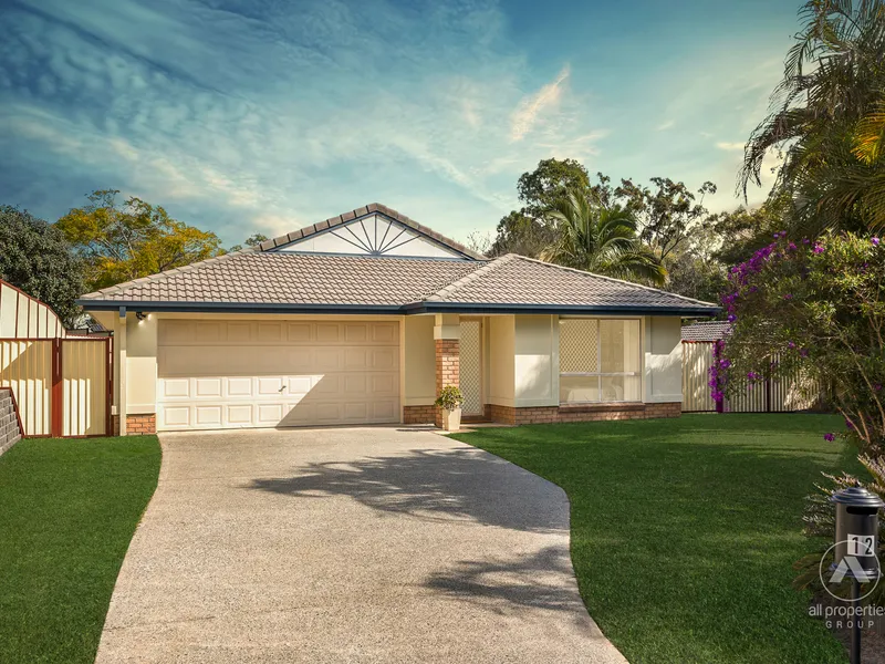 Stunning Family home freshly refurbed throughout + Popular family estate + Unbeatable location - Quiet Cul De Sac all on 603sqm