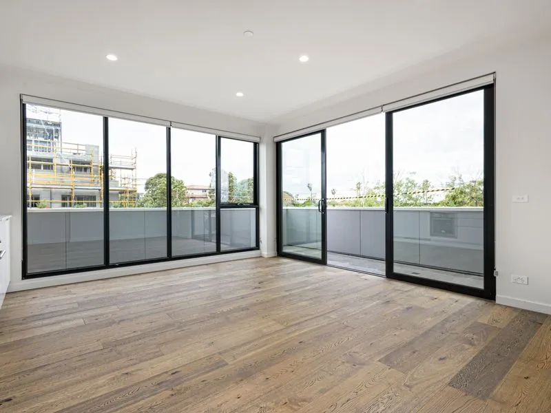 3 Bedroom 2 Bathroom Stunner!  -Short Term Lease Available