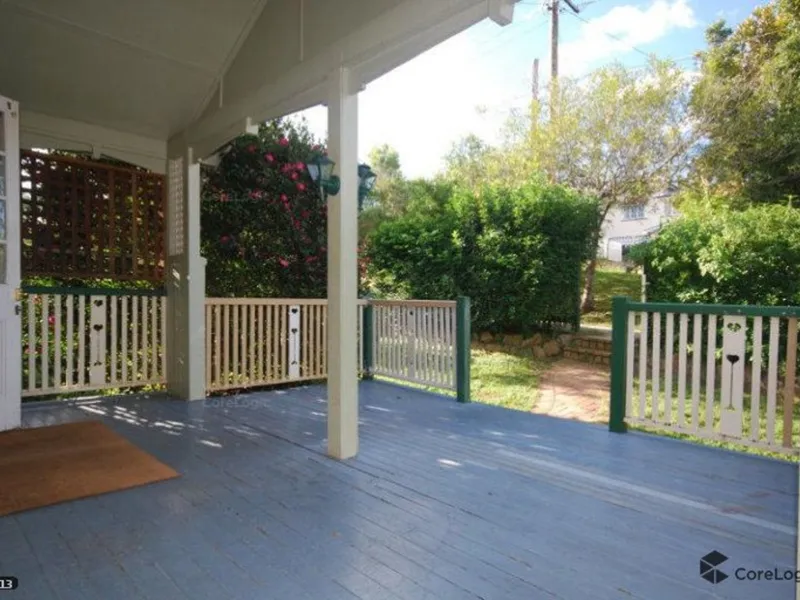 Excellent location close to schools, transport, shops and the city