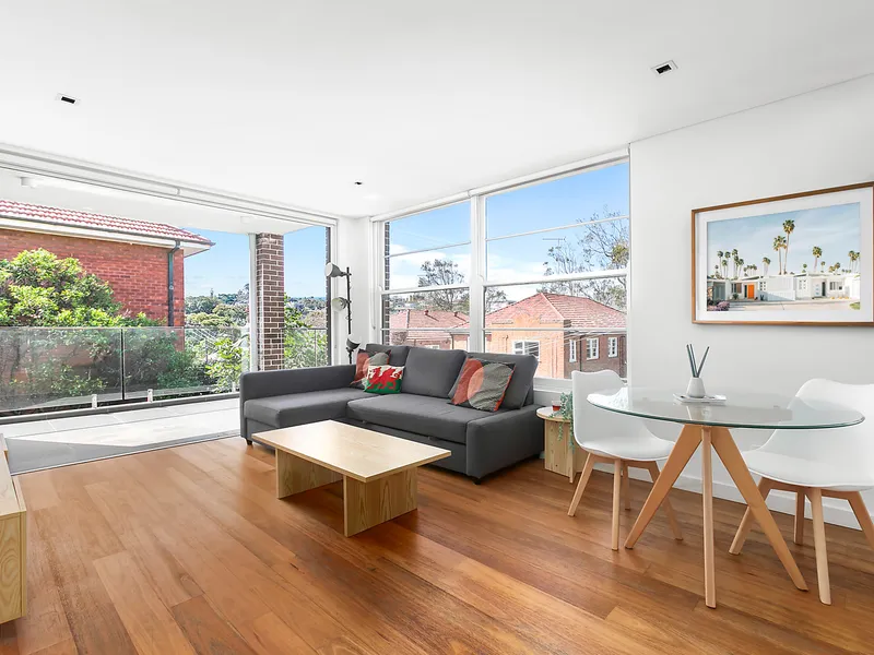 Stylish North-Facing Boutique Apartment, 600m to Coogee Beach