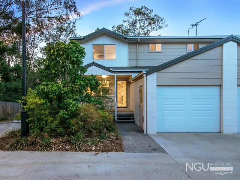 NEXT LEVEL TOWNHOUSE WITH VIEWS & AMAZING FINISHES!