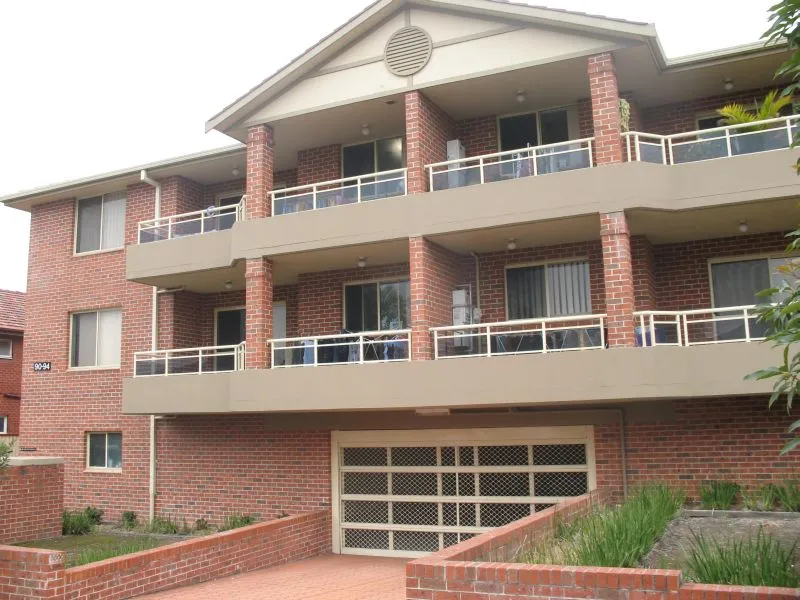 Spacious Unit, Handy Location - Great Value