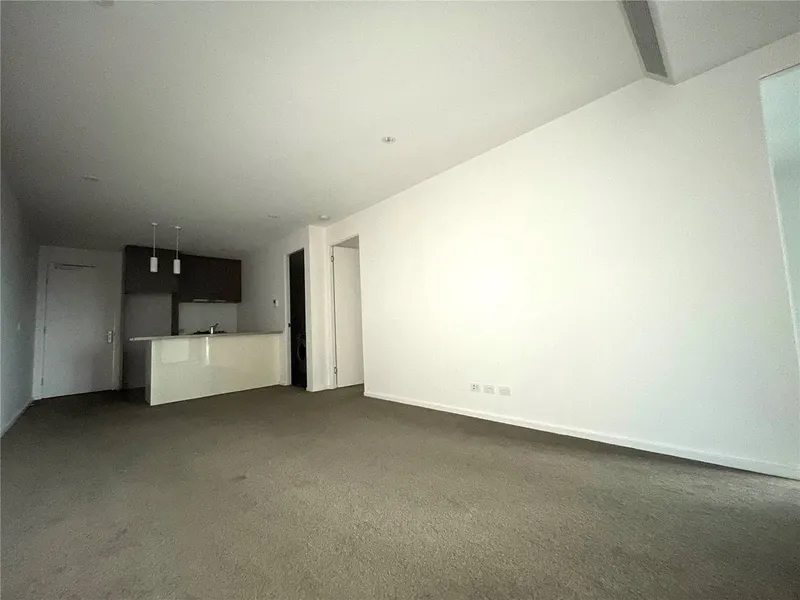 UNFURNISHED SPACIOUIS TWO BEDROOM 1 CARPARK APARTMENT LOCATED IN HEART OF SOUTHBANK