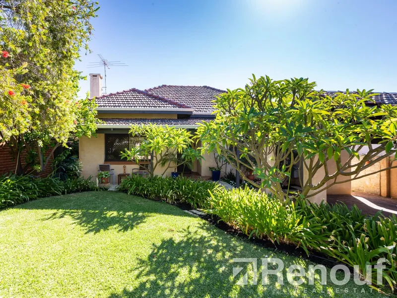 Attractive Character Home with Modern Conveniences and a desirable alfresco setting set in one of North Cott's preferred cul-de-sac locations!