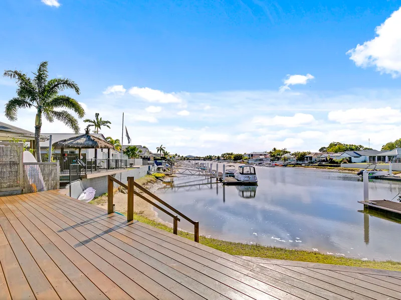 LUXURIOUS & SPACIOUS MAROOCHY WATERS HOME