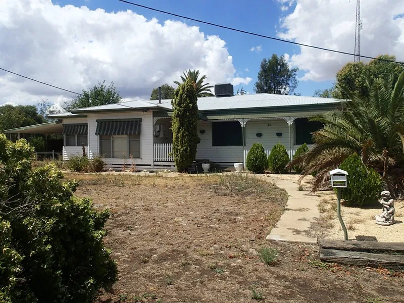 AN AFFORDABLE QUALITY COUNTRY TOWN RESIDENCE
