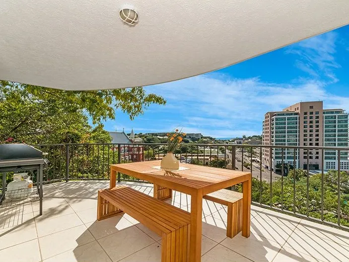 CITY LIVING WITH OCEAN VIEWS