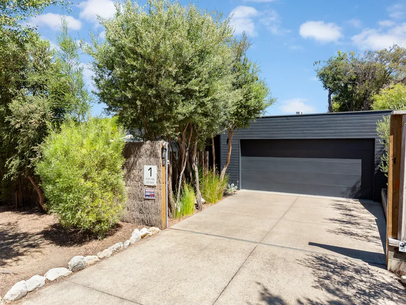 Contemporary luxury | 580 metres to bay beach 