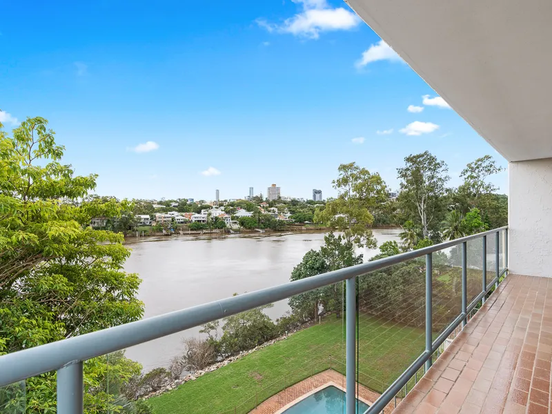 PRIME RIVER LOCATION WITH STUNNING VIEWS