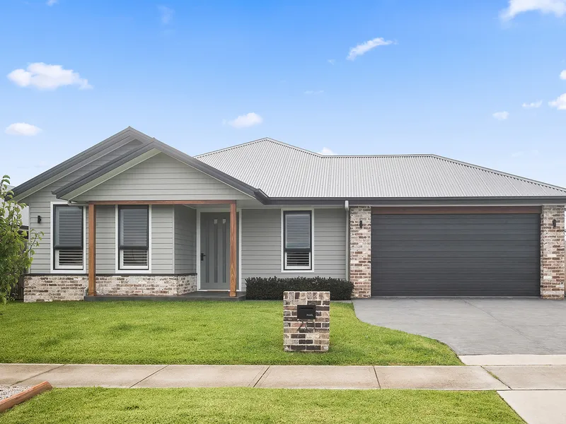 A Remarkable Renwick Masterbuilt Residence Awaits