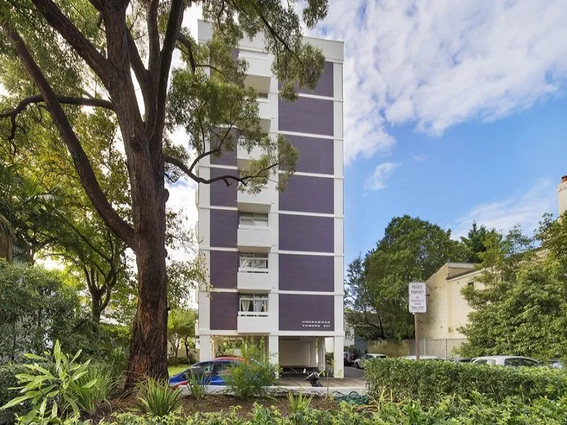 STYLISH STUDIO APARTMENT IN A SUPERB LOCATION !!