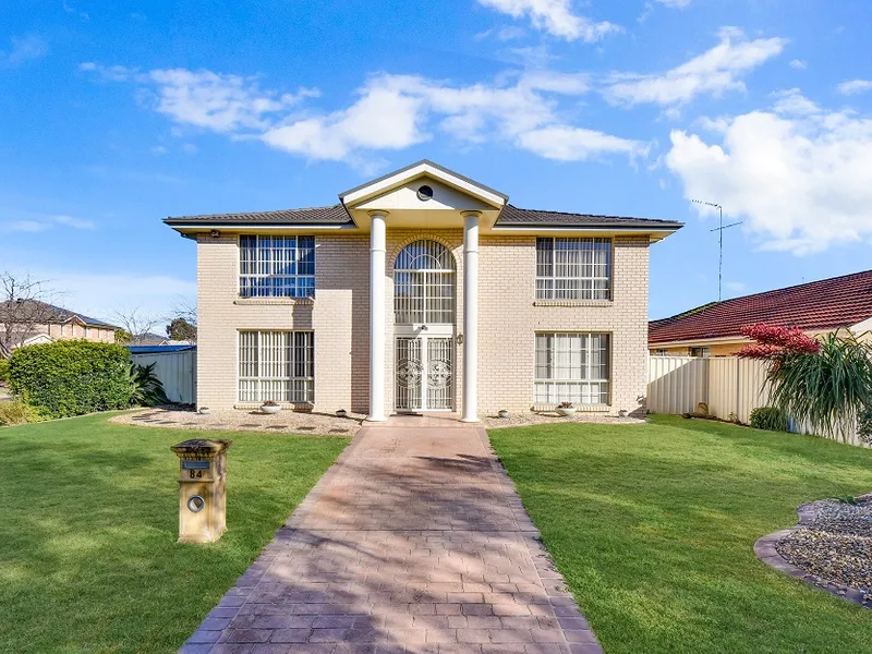 So Much Living Space - Check Out That Pool!