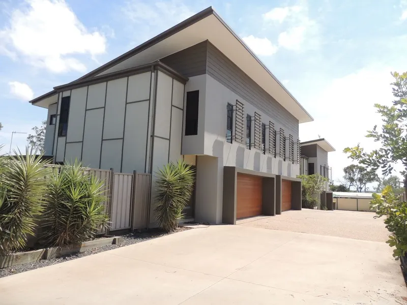 UNIQUE MODERN TOWNHOUSE WITH DOUBLE GARAGE