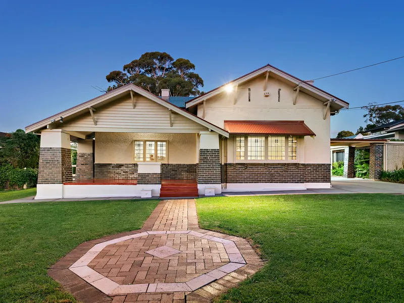 C1925 Bungalow situated on a grand 1382sqm of land overlooking Kensington Gardens Reserve