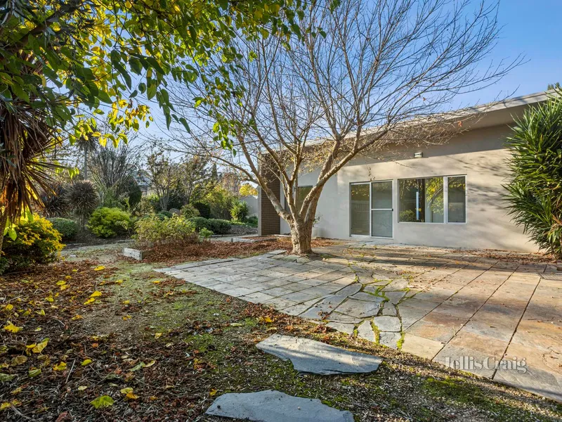 Large architectural home celebrating seamless indoor-outdoor living