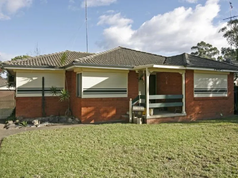 Renovated 3BR Brick Home (Parker St Penrith)
