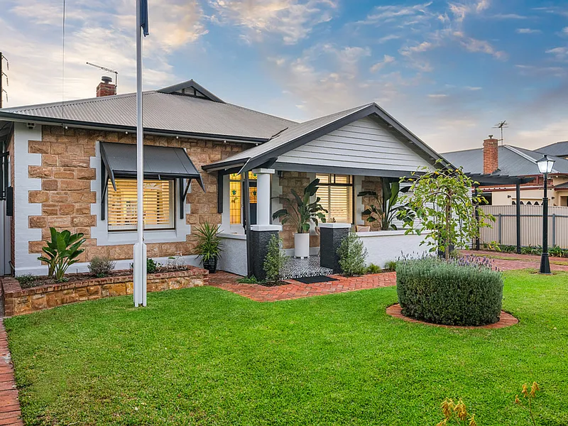 Renovated Character Seaside Bungalow