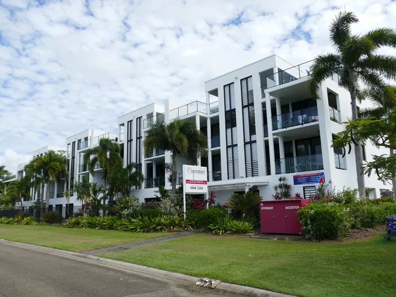 Modern studio apartment fully furnished & self contained  on ground floor with in-ground spa pool