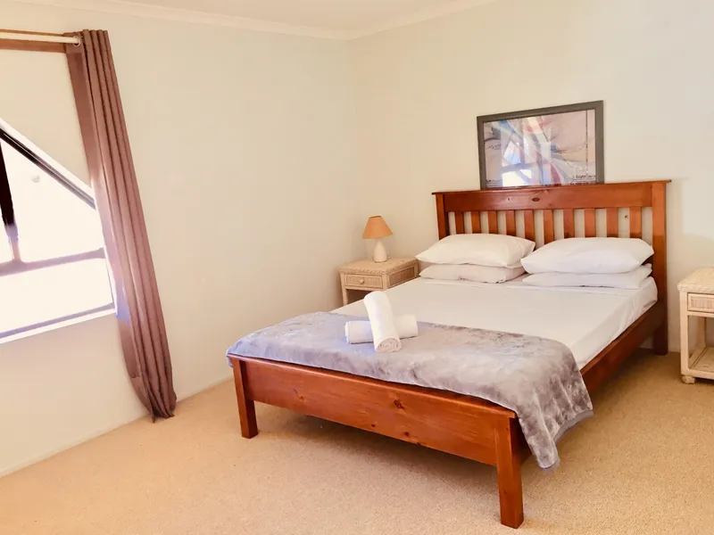 Lovely Split Level Unit, Fully Furnished