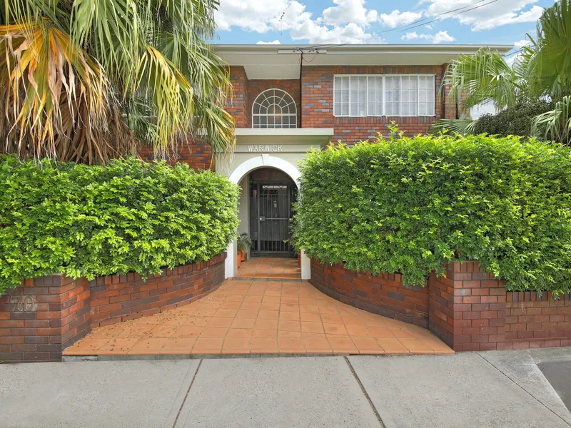 Stunning Period Art Deco Apartment