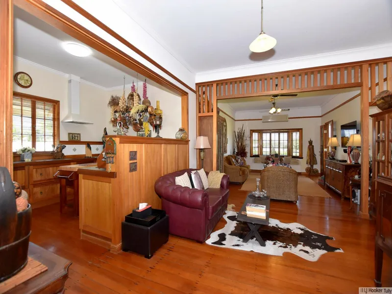 GORGEOUS QUEENSLANDER PACKED WITH LIFESTYLE ADVANTAGES