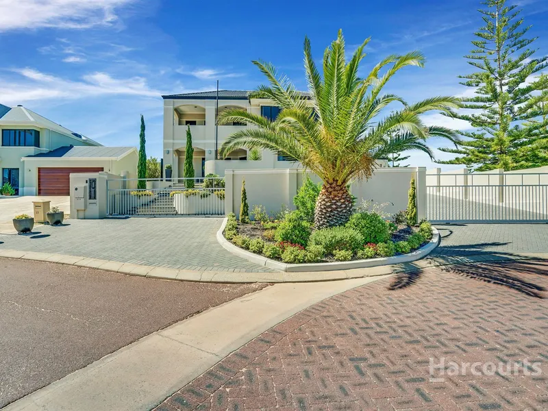 Luxurious Home On The Hill