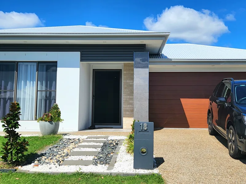 For Lease: Modern House in Helensvale