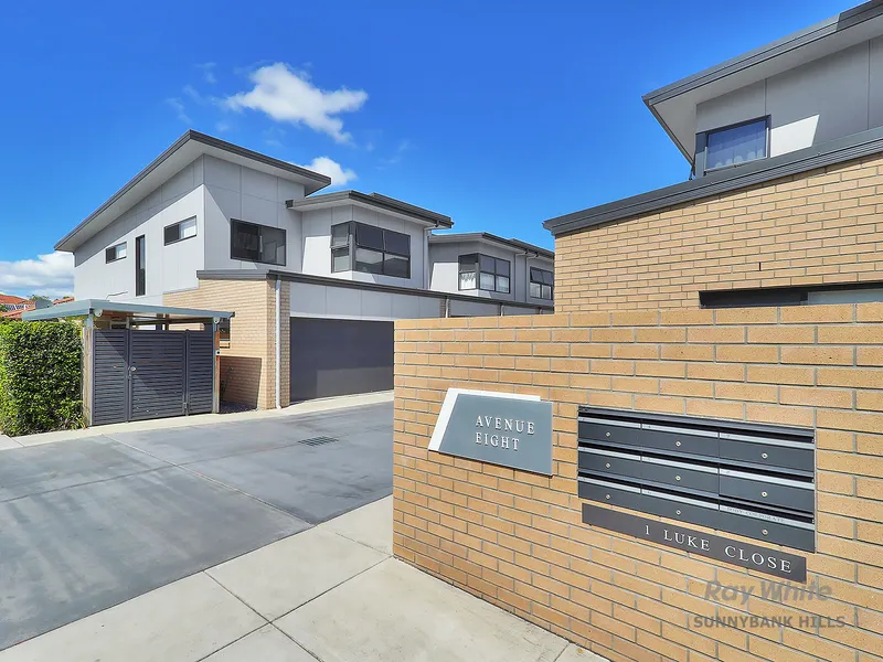 THE BEST OF BOUTIQUE LIVING IN CENTRAL SUNNYBANK HILLS !