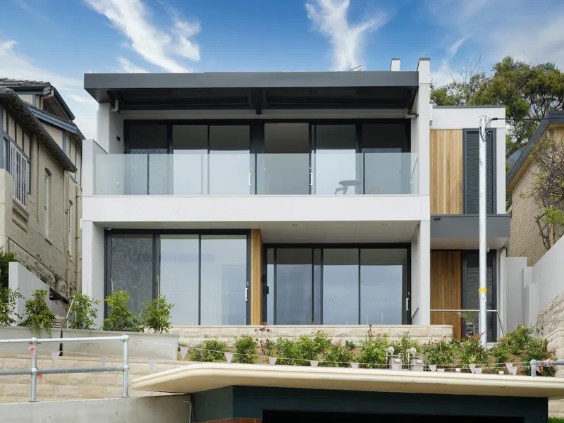 Brand new 2 bedroom garden style apartment with superb northerly aspect and some water and coastal views.