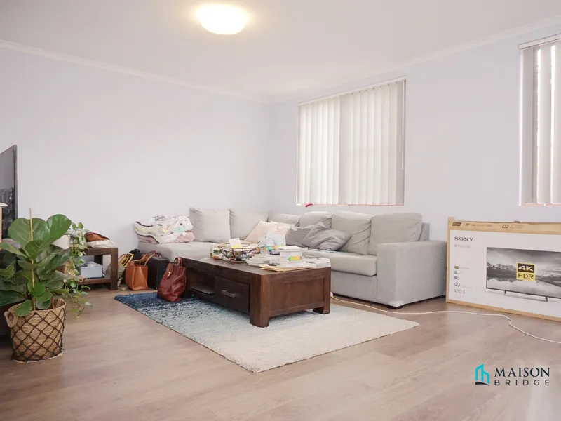 Full Brick 3 Bedroom Timber Floor Townhouse in Great Condition!