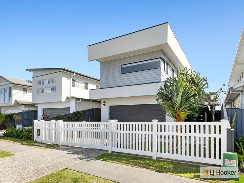 MODERN 4 BEDROOM HOME IN SEASIDE VILLAGE