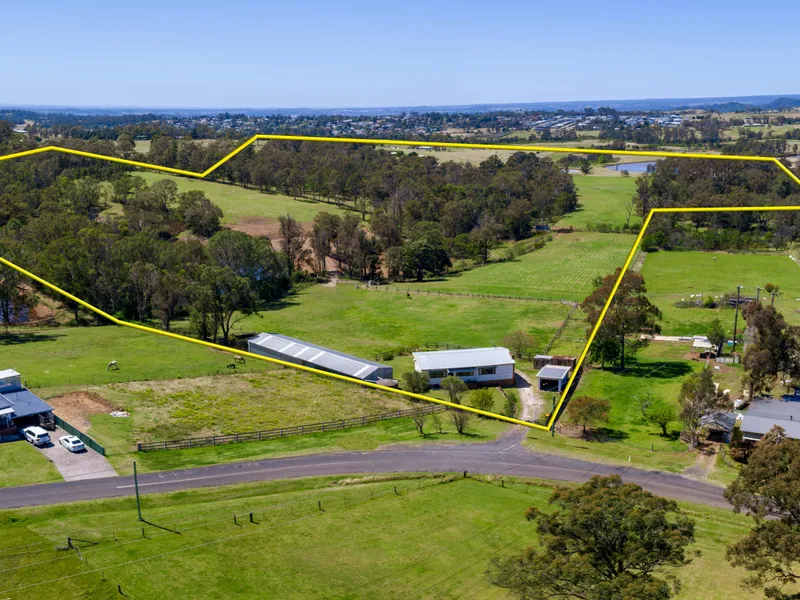 42 Acres Magnificent Hillside Village Location. Town Water, Town Sewerage, Cosy Cottage Plus Stables & Large Dams. DECEASED ESTATE WILL BE SOLD!!