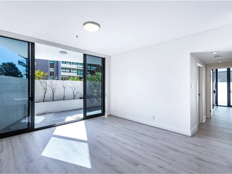 Luxurious ground floor courtyard apartment 172 SQM ON TITLE| NEW TIMBER FLOORING
