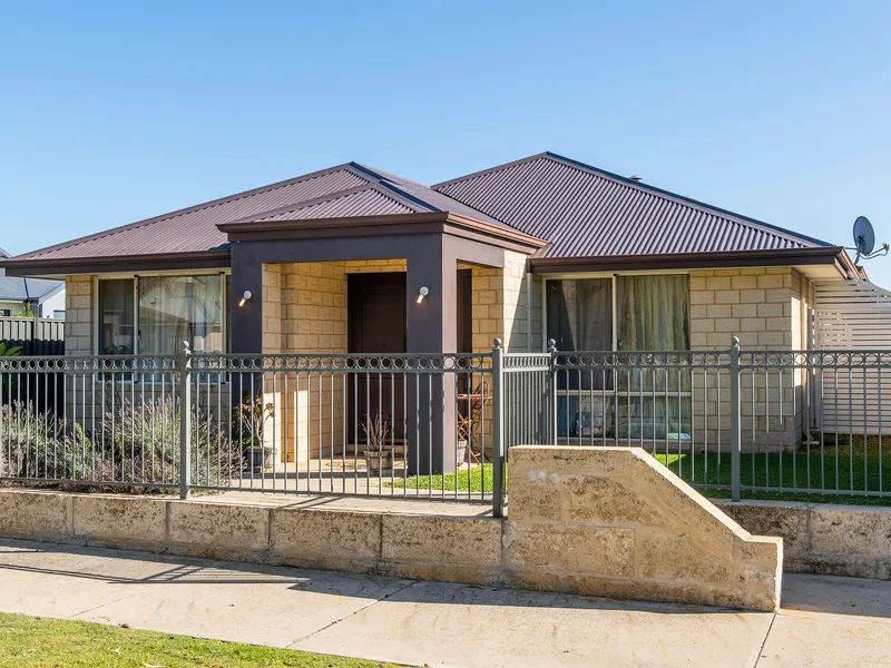 WELL PRESENTED RED INK HOME IN PEACEFUL LOCATION!
