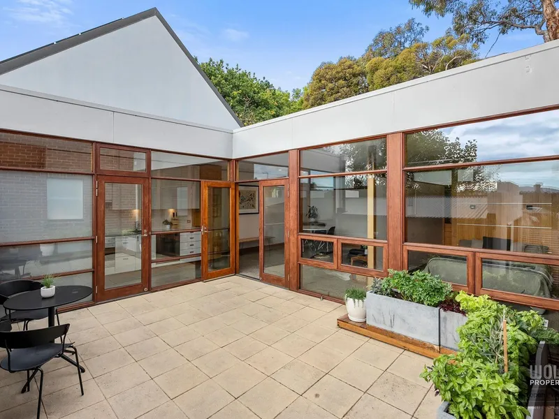 South Hobart Gem: Fully Furnished Unit