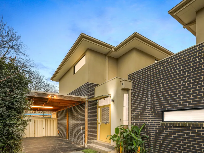 A Beautiful Modern Home in Unbeatable Location