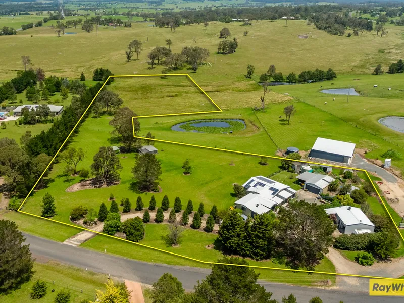 6 Sprawling acres..... close to town.