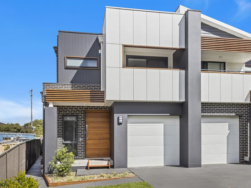 Luxurious Freshly Built Masterton Duplex