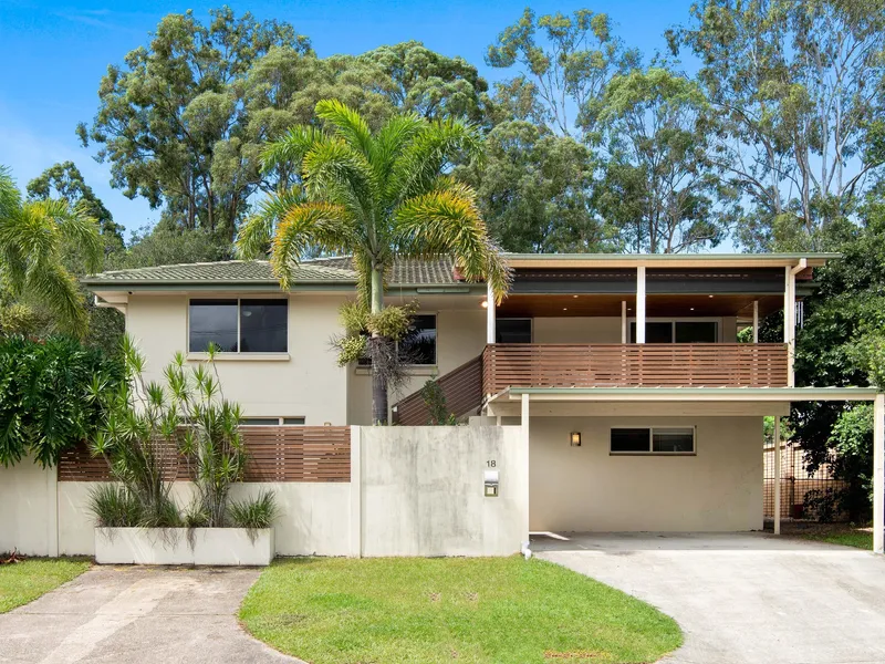 Large family home in dress circle location