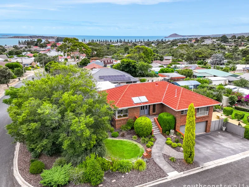 PROMINENT POSITION WITH OCEAN VIEWS