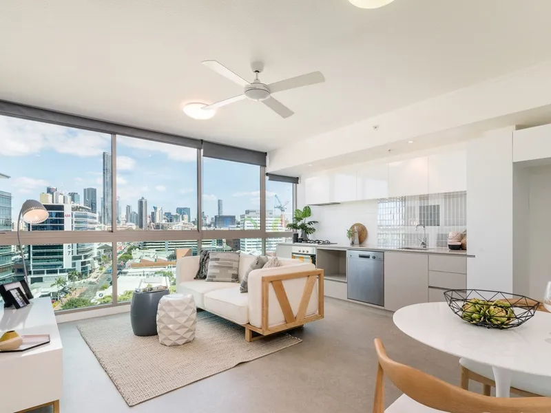 ARCHITECTUALLY DESIGNED APARTMENT IN UNBEATBALE LOCATION